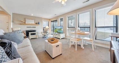 ON LAKE TIME: Lakefront Condo with Beautiful Views of Smith Mountain Lake