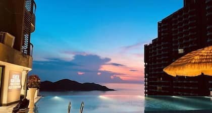 Peninsula Holiday Hotel