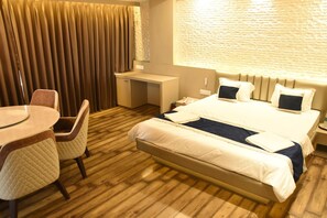 Habitación Premium, vistas a la ciudad | Wifi gratis y ropa de cama