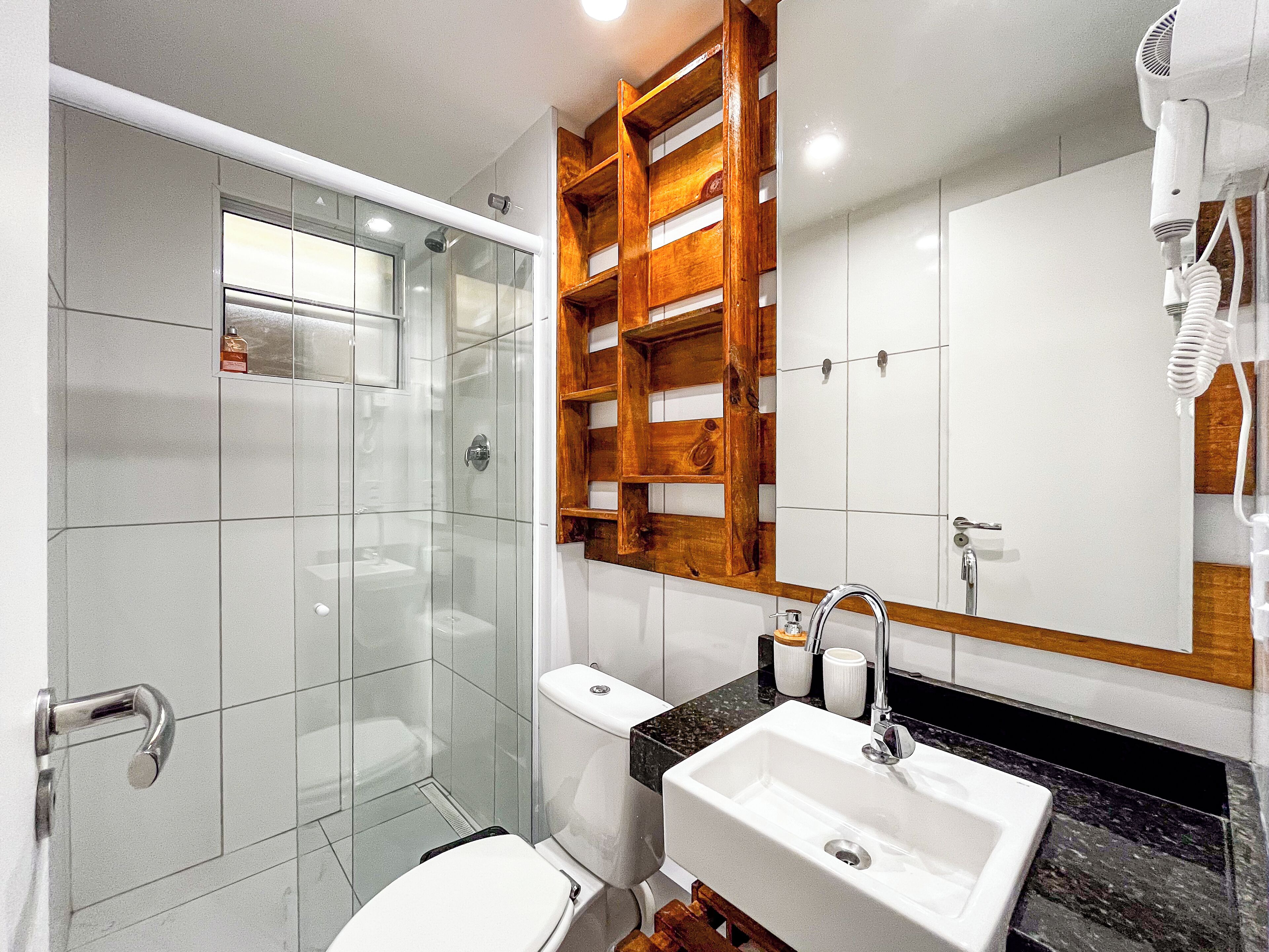 Dusche, Haartrockner, Bidet, Handtücher