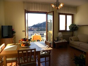 TV - I Morelli 6 Pax - Two Bedroom Apartment, Sleeps 6 (Pietra Ligure)