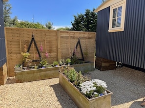 Cabin | Property grounds - Shepherdshut-hot Tub-cotswolds-petfriendly (Brackley)