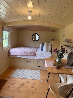 Cabin | Interior - Shepherdshut-cotswolds-petfriendly-woodburner (Brackley)