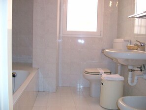 Bathroom - Residence Miramare Studio Apartment 3 Pax (Imperia)