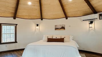 2 bedrooms, iron/ironing board, bed sheets