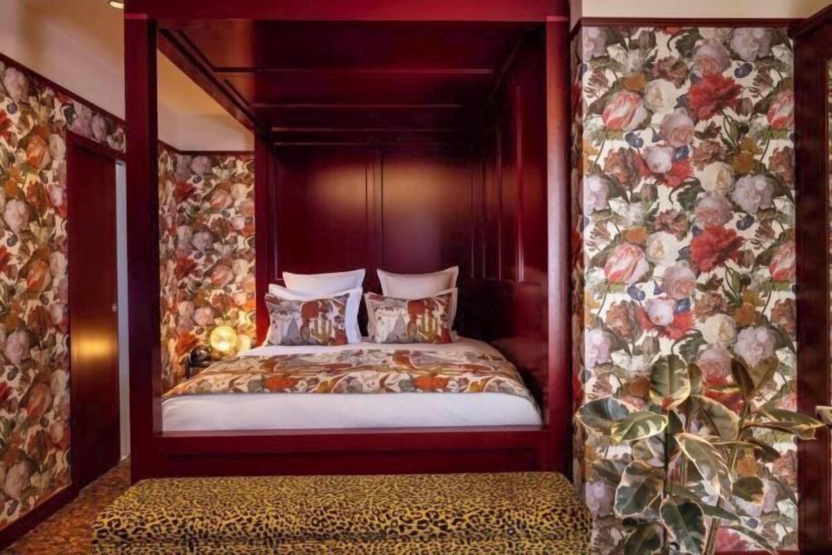 In-room safe, desk, laptop workspace, blackout curtains
