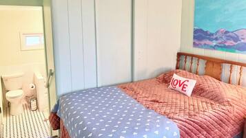 1 bedroom, desk, iron/ironing board, WiFi