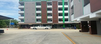OYO 75506 Ratchapruek Apartment Suphanburi 