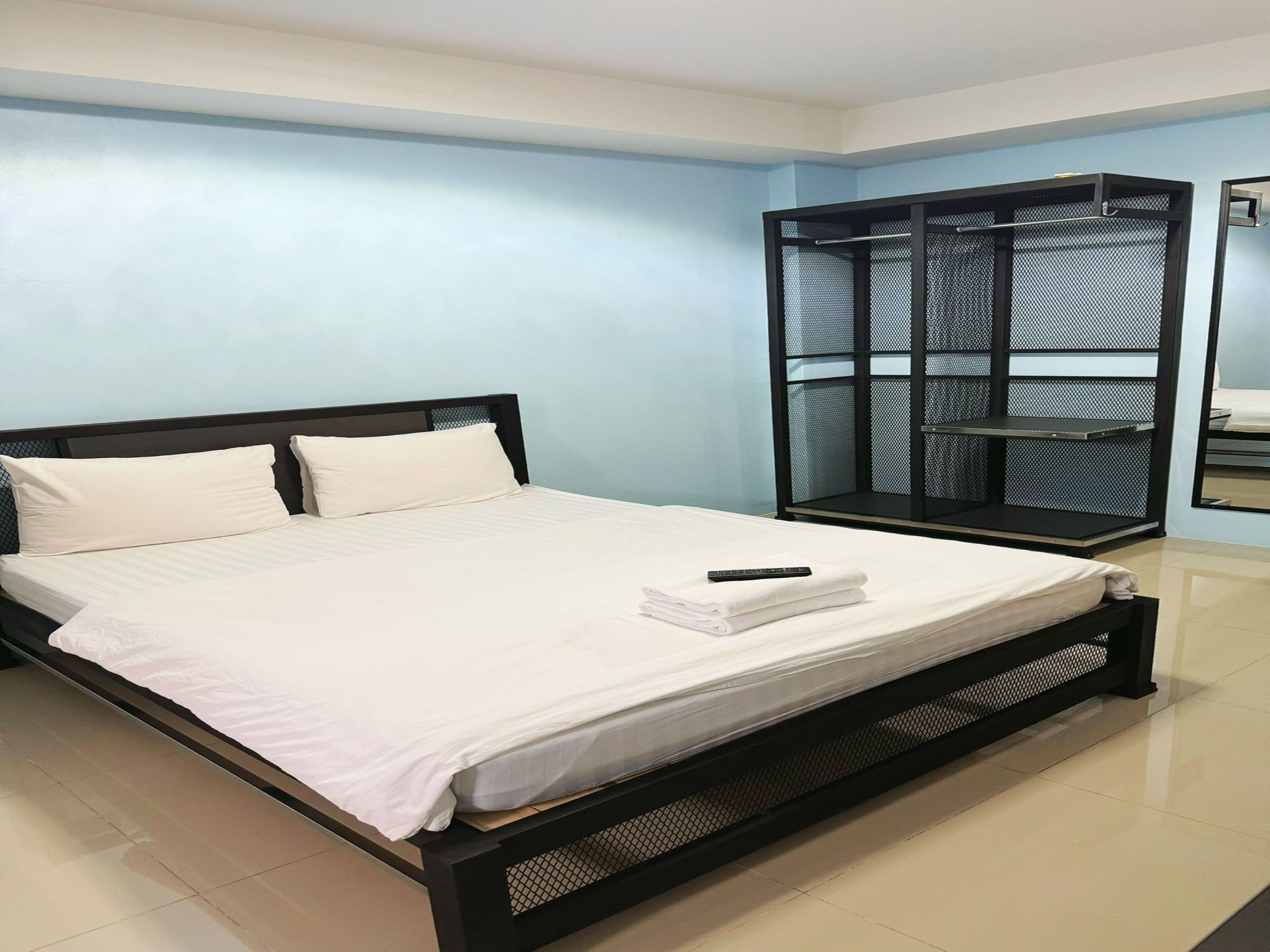 ห้องสแตนดาร์ดดับเบิล | มินิบาร์, โต๊ะทำงาน, พื้นที่ทำงานแบบใช้แล็ปท็อป, ผ้าม่านกันแสง