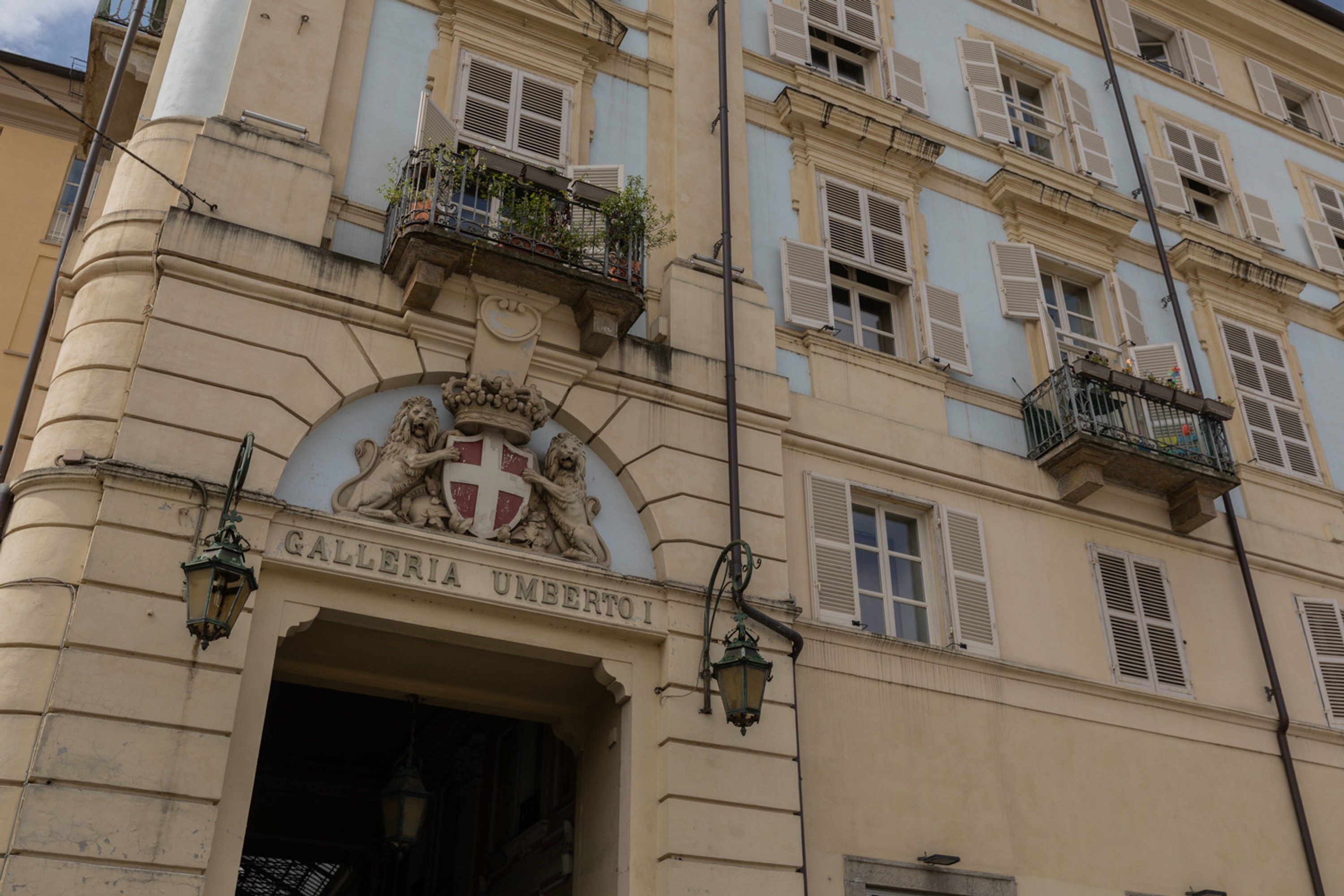 A building facade with a prominent entrance labeled "Galleria Umberto I".