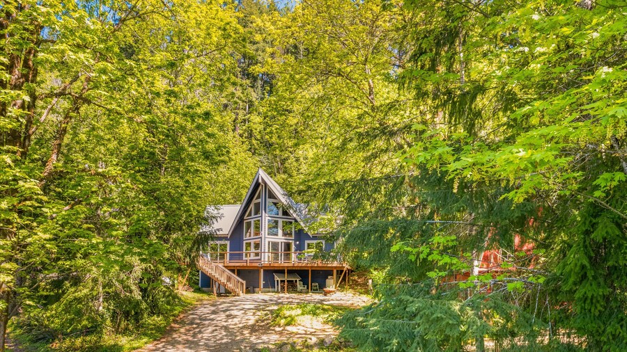 Yellow Tail Cabin in Hoodsport