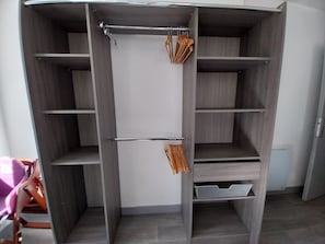 مساحة عمل للكمبيوتر المحمول وواي فاي مجانًا