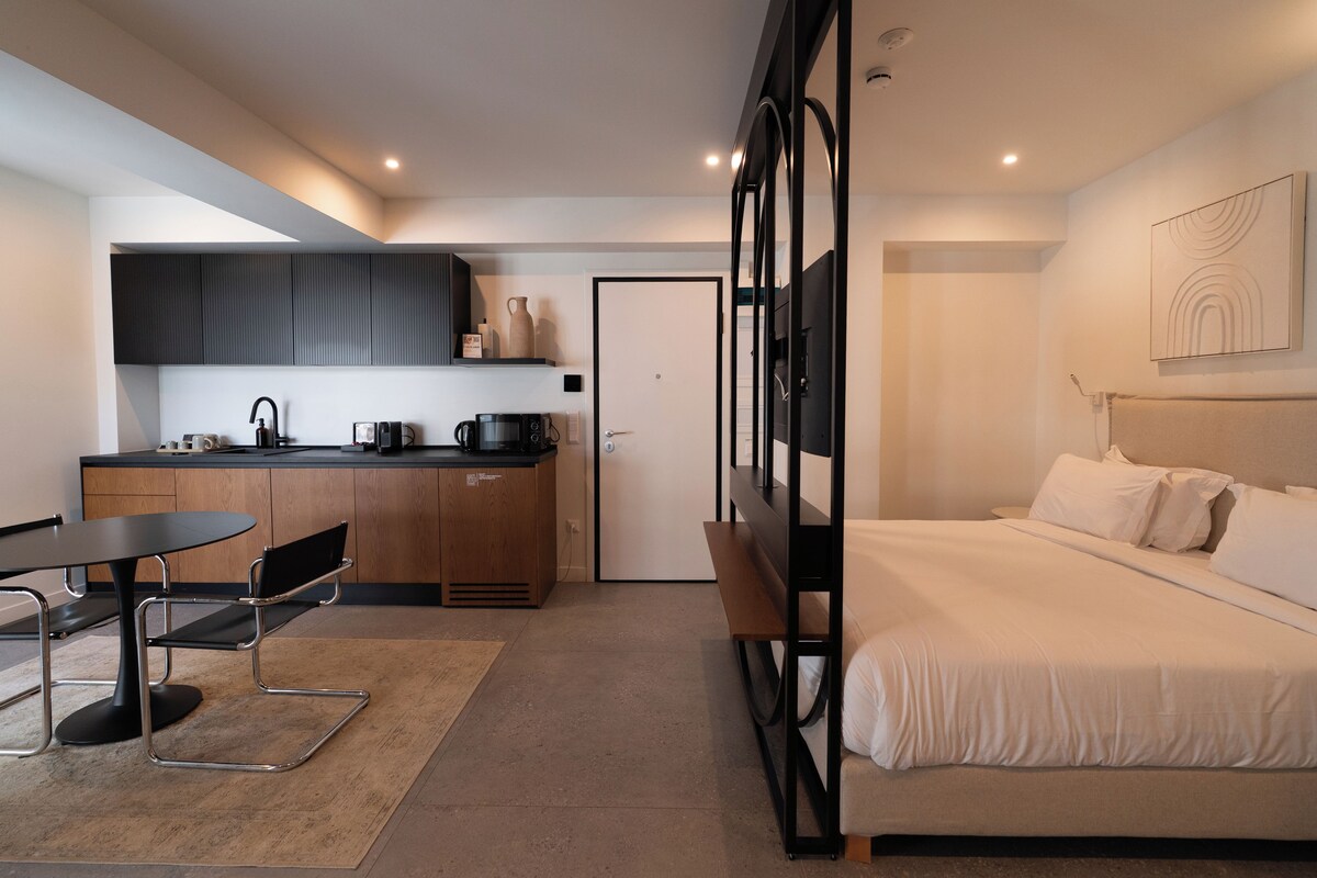Outdoor Jacuzzi Suite | Hypo-allergenic bedding available, minibar, in-room safe, desk