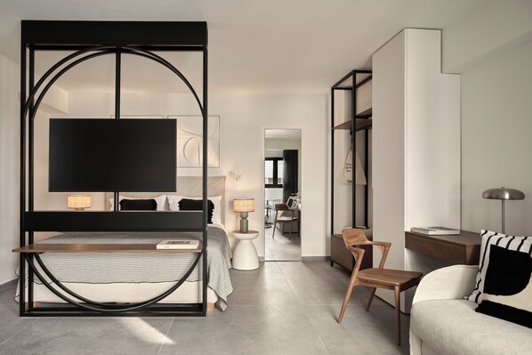 Allergikerbettwaren, Minibar, Zimmersafe, Schreibtisch