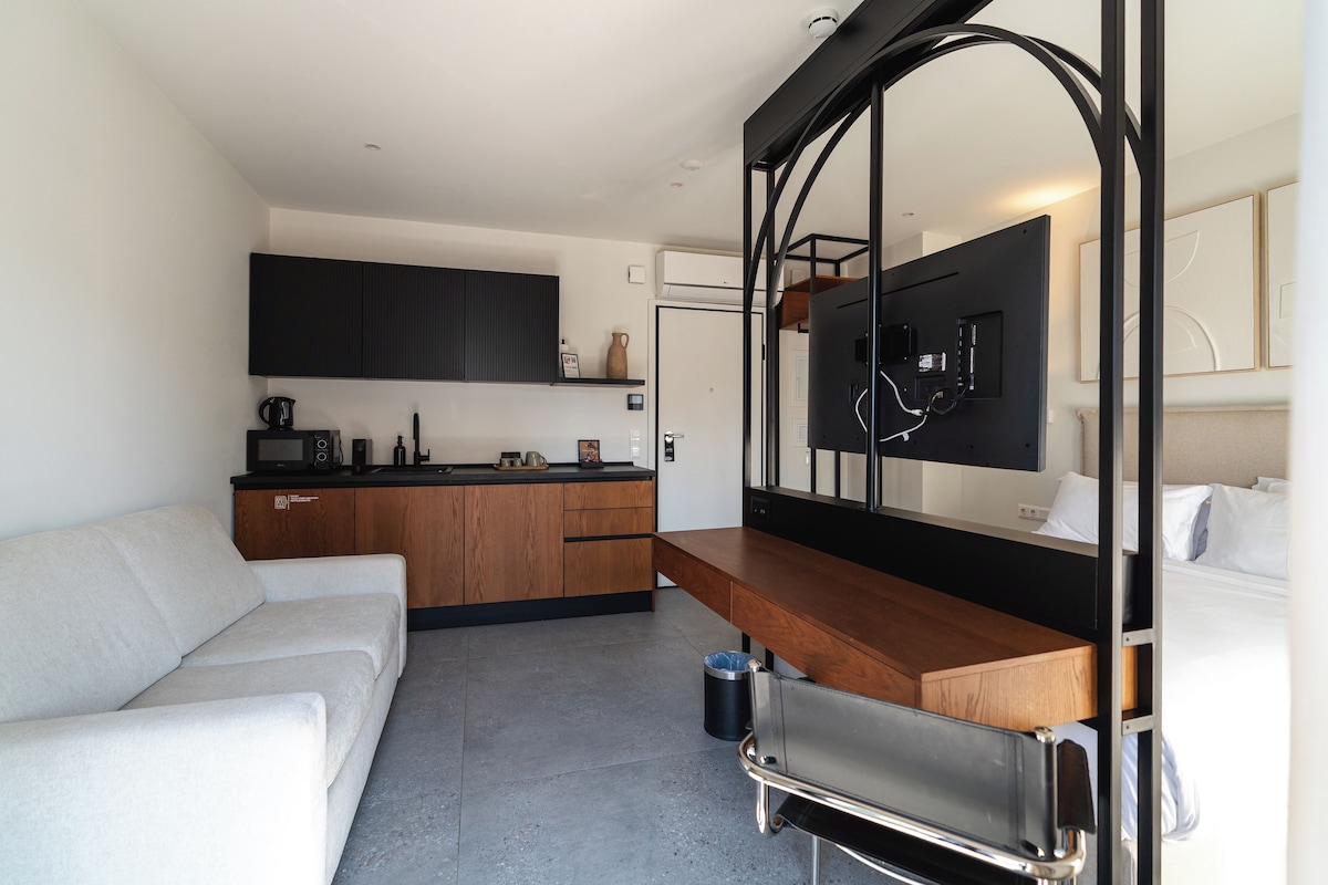 Superior Double Room with Balcony | Hypo-allergenic bedding available, minibar, in-room safe, desk