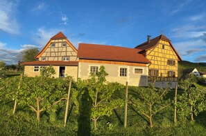Exterior - Refurbished farmhouse, Swiss border. Ideal for relaxing and hiking!  (Liebsdorf)