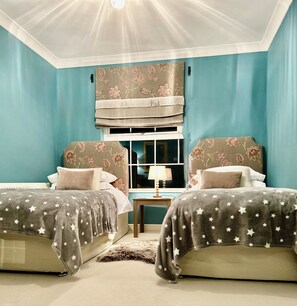 5 bedrooms, desk, iron/ironing board, travel cot