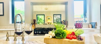 5 Bedrooms,Sleeps 10,3.5 Bathrooms, 5 Toilets.Nestled in the Lincolnshire Wolds.