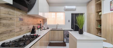 Apartemen | Dapur pribadi | Lemari es, microwave, oven, dan kompor
