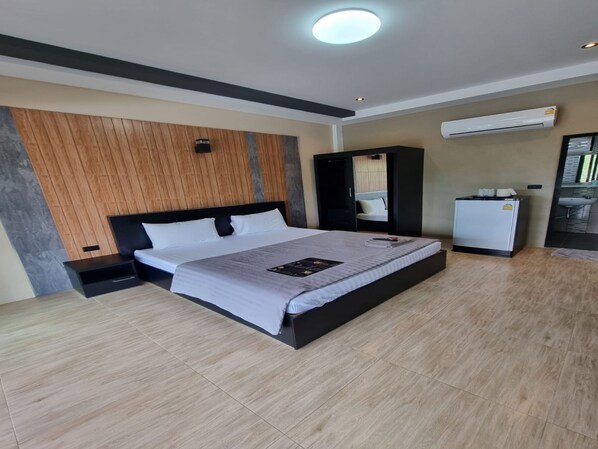 Desk, laptop workspace, free WiFi, bed sheets