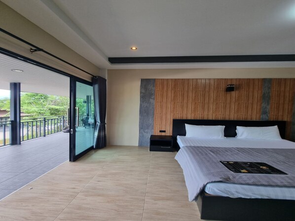 مكتب ومساحة عمل للكمبيوتر المحمول وواي فاي مجانًا وملاءات أسرّة