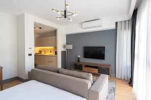 48-inch TV with digital channels - The Superior Living Kağıthane (Istanbul)