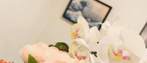 A bouquet of flowers with a painting in the background.