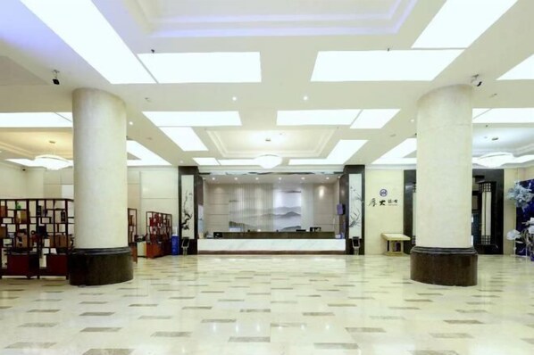 Lobby-lounge