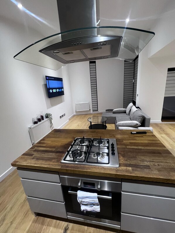 公寓 | 私人廚房 | 電冰箱、微波爐、烤箱、爐台