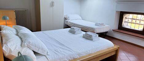 1 makuuhuone, työpöytä, ilmainen Wi-Fi, vuodevaatteet