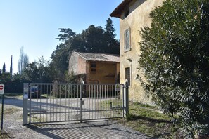 المنشأة من الخارج