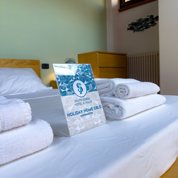 1 bedroom, desk, free WiFi, bed sheets