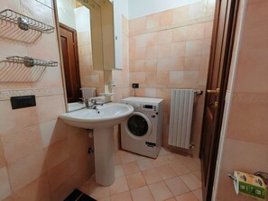 Shower, towels