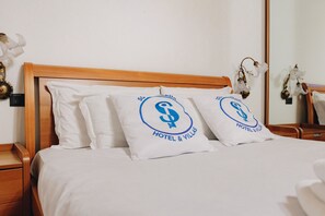 Bügeleisen/Bügelbrett, Reisekinderbett, kostenloses WLAN, Bettwäsche