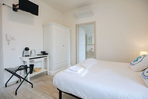 1 bedroom, desk, free WiFi, bed sheets