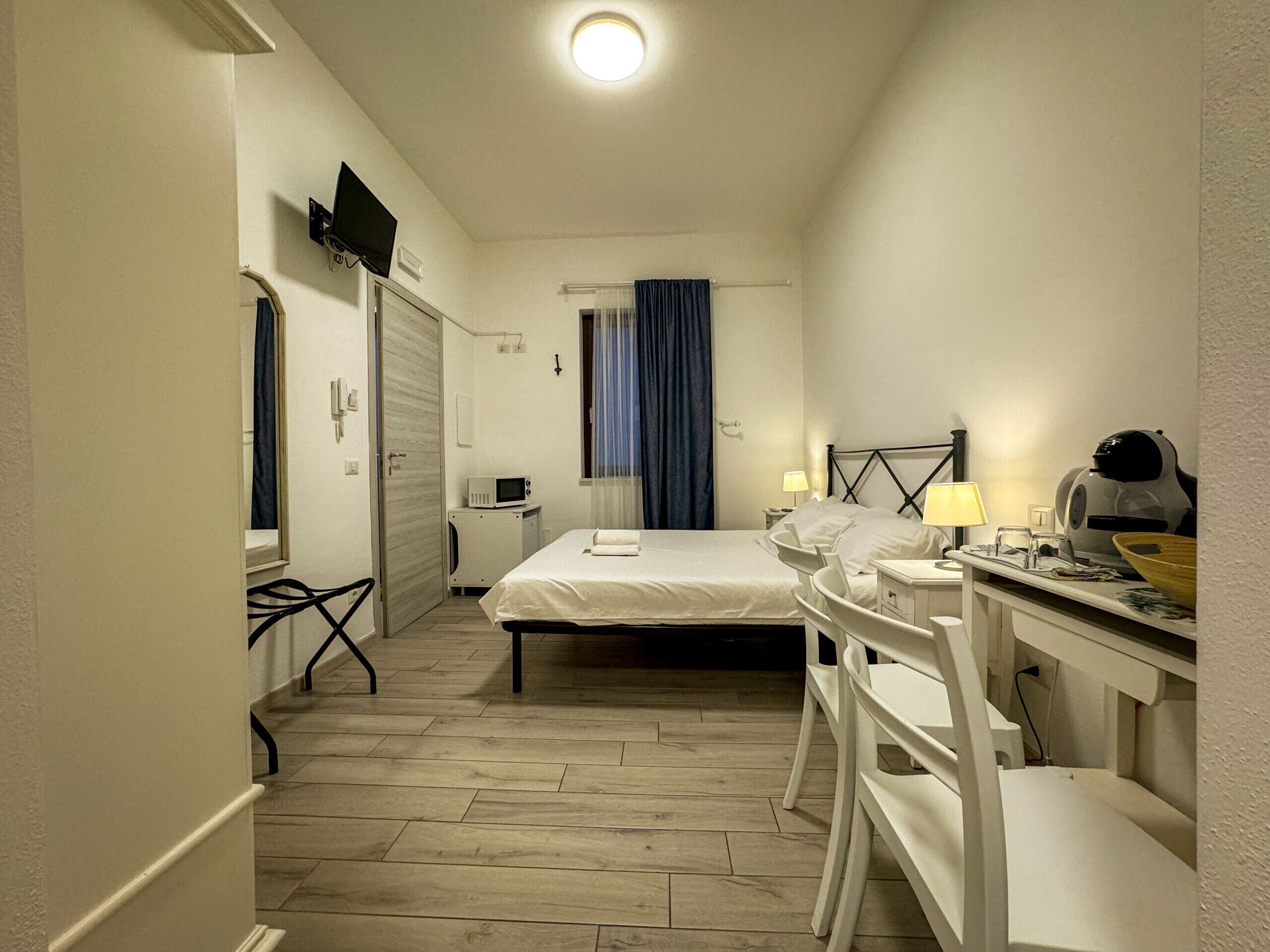 1 bedroom, desk, free WiFi, bed sheets