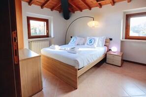 WiFi (無料)、ベッドシーツ