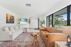 Smart TV, video games, printers - Delray Beach Pool/Spa/Putting Green. Minutes to Beach and Atlantic Ave. (Delray Beach)