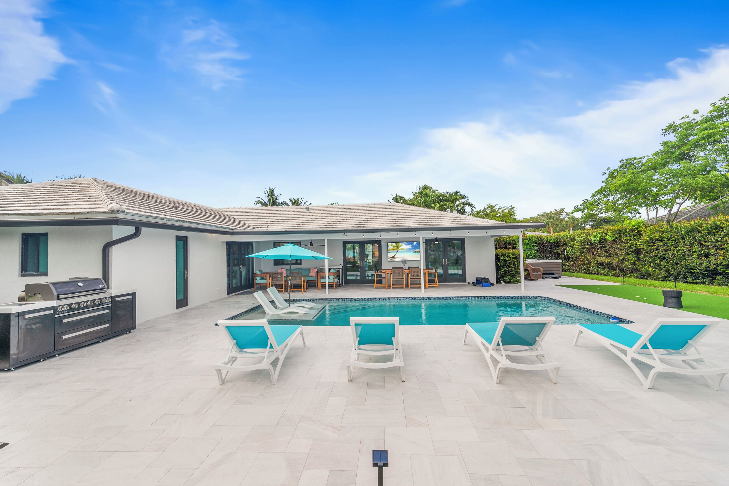 Outdoor pool, a heated pool