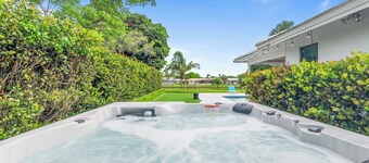 Delray Beach Pool/Spa/Putting Green. Minutes to Beach and Atlantic Ave.