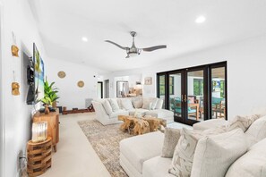 Smart TV, video games, printers - Delray Beach Pool/Spa/Putting Green. Minutes to Beach and Atlantic Ave. (Delray Beach)