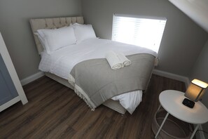 3 chambres, fer et planche à repasser, Wi-Fi, draps fournis
