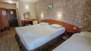 Comfort Triple Room, Garden View | Iron/ironing board, free WiFi