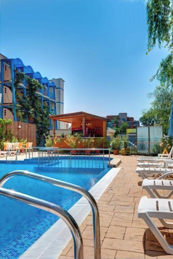 Seasonal outdoor pool