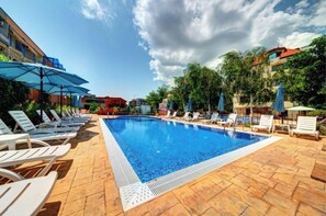 Poolside bar