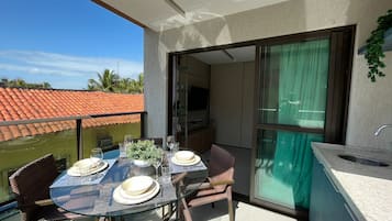 Studio tiện nghi đơn giản, 1 giường đôi và sofa giường, phòng tắm riêng | Lanai