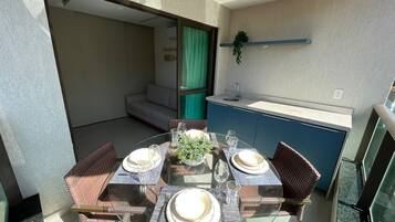 Studio tiện nghi đơn giản, 1 giường đôi và sofa giường, phòng tắm riêng | Lanai