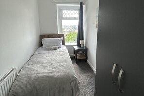 4 bedrooms, iron/ironing board, free WiFi, bed sheets