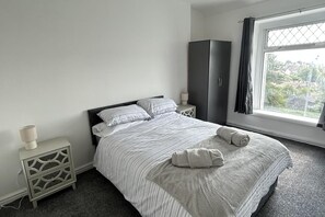 4 개의 침실, 다리미/다리미판, 무료 WiFi, 침대 시트