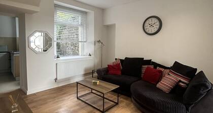4 Bedroom House, Sleeps 7 - Central & Pet Friendly